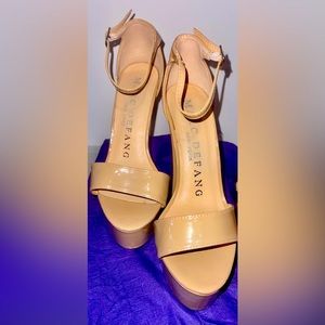 Marc Defang. Worn 5x outdoors, a tiny loose fabric on one heel, otherwise good!